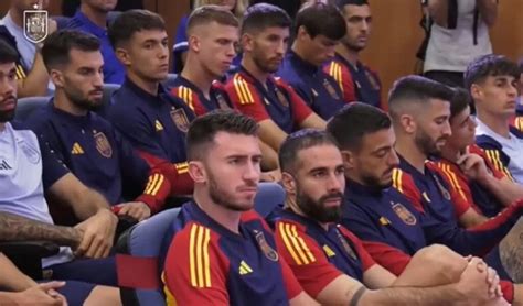 Futbolistas de la selección masculina de España condenan la conducta de Rubiales antes de los partidos internacionales